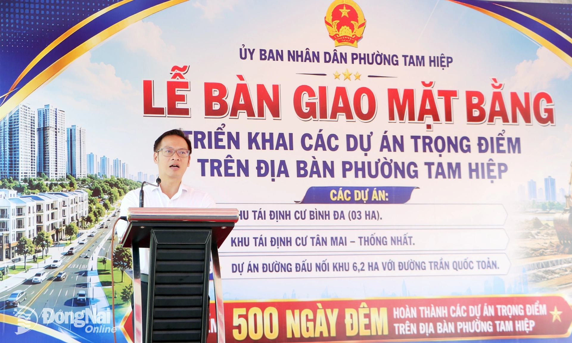 Bí thư Đảng ủy, Chủ tịch HĐND phường Tam Hiệp Nguyễn Xuân Thanh phát biểu tại lễ bàn giao mặt bằng. Ảnh: Phạm Tùng